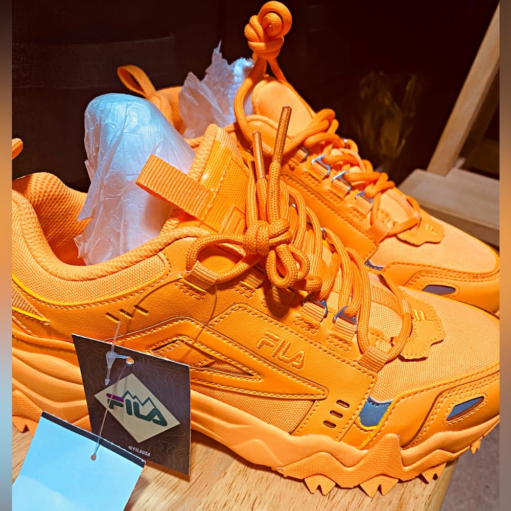 Fila Women’s Vibrant Orange Sneakers sz9